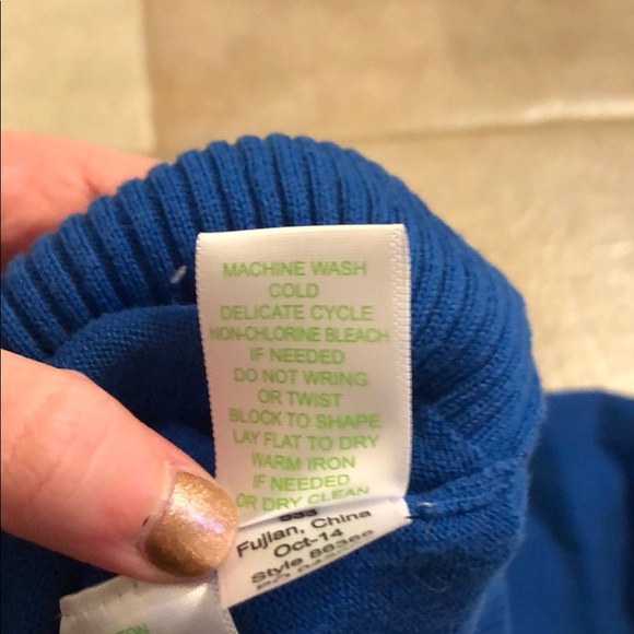 ❌SOLD❌Lilly Pulitzer sweater - Picture 5 of 5